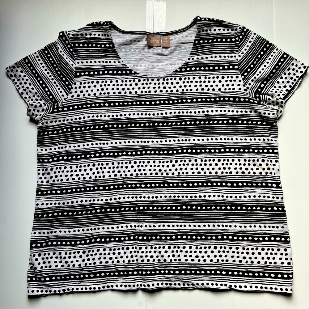 Chicos Womens Top T Shirt Size 2. Round Neck Casual Tee *